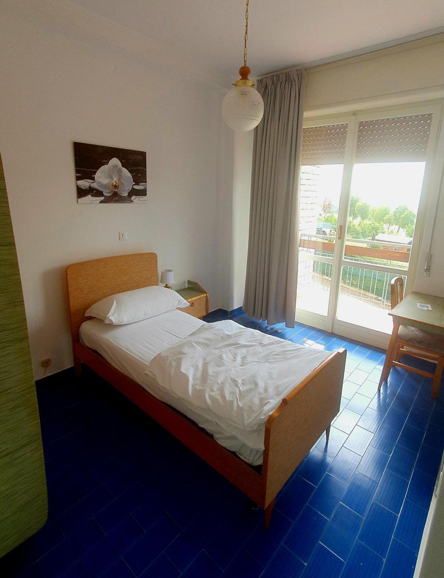 Hotel Serena Spiazzi Di Caprino Exterior photo